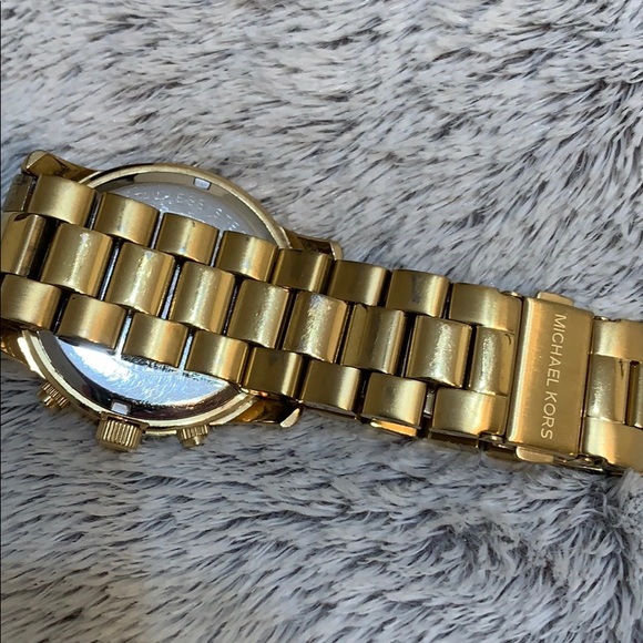 Michael Kores Runway watch.  Gold ⭐️ - Picture 3 of 7